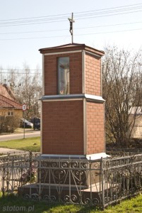 Grębocin | Kapliczka Matki Bożej Fatimskiej | od zachodu | 2013-04-21