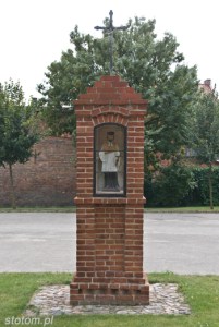 Gniewkowo | Kapliczka św. Jana Nepomucena | od północy | 2013-08-12