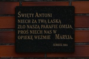 Serock |tabliczka na kapliczce św. Antoniego | od północnego-zachodu | stan na 2015-02-18