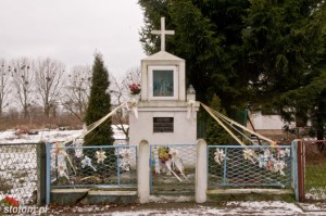 Ostaszewo | kapliczka Matki Boskiej | od wschodu | stan na 2015-01-29