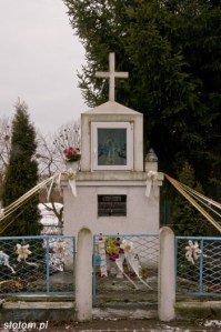 Ostaszewo | kapliczka Matki Boskiej | od wschodu | stan na 2015-01-29