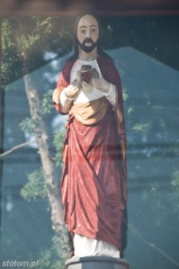 Grążawy | figura Chrystusa Gorejące Serce w kapliczce | od południa | stan na 2013-08-16