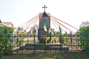 Burkat | kapliczka Matki Boskiej | od zachodu | stan na 2013-08-16
