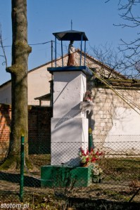 Lipienek | kapliczka św. Jana Nepomucena | od południa | stan na 2013-03-18
