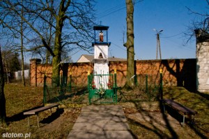 Lipienek | kapliczka św. Jana Nepomucena | od wschodu | stan na 2013-03-18
