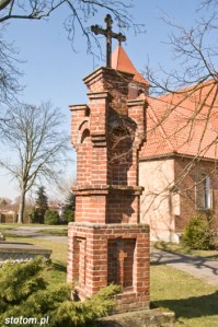 Papowo Biskupie | krzyż | od północnego-zachodu | stan na 2015-03-18