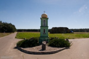 Gierłoż | kapliczka z figurą Jezusa Chrystusa i Matki Boskiej | od północnego-zachodu | stan na 2013-09-08