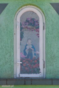Gierłoż | figura Matki Boskiej w kapliczce | od północnego-zachodu | stan na 2013-09-08