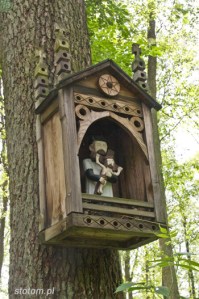 Sierpc | figura św. Jana Nepomucena w kapliczce skrzynkowej | od wschodu | stan na 2015-05-31