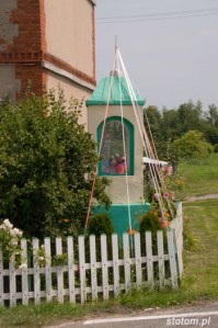 Czarnowo | kapliczka Matki Boskiej | od zachodu | stan na 2015-07-05
