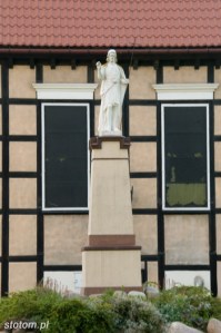 Pisz | figura św. Jana | od wschodu | stan na 2014-07-17