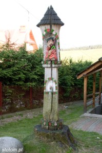 Bukowina Tatrzańska | kapliczka kolumnowa Chrystusa Frasobliwego | od północnego-zachodu | stan na 2015-07-17