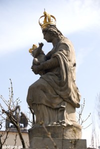 Warszawa | figura Matki Boskiej Passawskiej | figura | od zachodu | stan na 2013-04-17