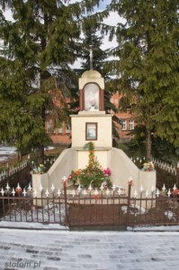 Zajączkowo | kapliczka Matki Boskiej Fatimskiej | od południa | stan na 2015-01-29