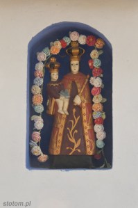Sierpc | figura Matki Boskiej Łąkowskiej w kapliczce | od północy | stan na 2015-05-31