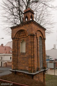Koronowo | kapliczka Matki Boskiej | od południowego-wschodu | stan na 2015-02-18