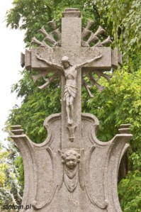 Poznań | krzyż przy ul. Lubrańskiego | fragment | od zachodu | stan na 2015-08-22