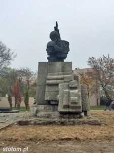 Toruń | pomnik Artylerii Polskiej | widok ogólny | od północnego-zachodu | stan na 2015-11-03