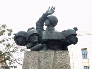 Toruń | pomnik Artylerii Polskiej | fragment | od północnego-wschodu | stan na 2015-11-03