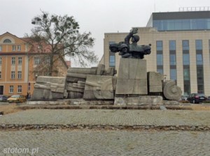 Toruń | pomnik Artylerii Polskiej | widok ogólny | od północnego-wschodu | stan na 2015-11-03
