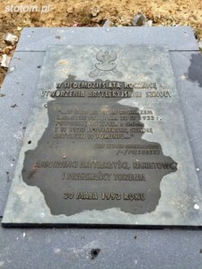 Toruń | pomnik Artylerii Polskiej | tablica pamiątkowa z 1993 roku | od północnego-wschodu | stan na 2015-11-03