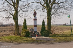 Nawra | kapliczka św. Mikołaja | widok ogólny | od północnego-wschodu | stan na 2015-03-17