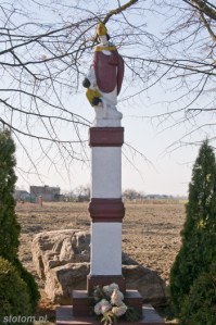 Nawra | kapliczka św. Mikołaja | widok ogólny | od północnego-wschodu | stan na 2015-03-17