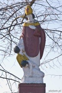 Nawra | figura św. Mikołaja | widok ogólny | od północnego-wschodu | stan na 2015-03-17