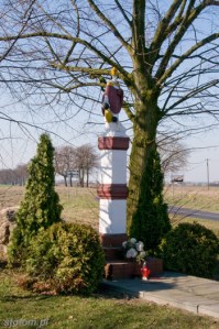 Nawra | kapliczka św. Mikołaja | widok ogólny | od wschodu | stan na 2015-03-17