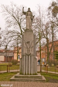 Koronowo | figura Chrystusa | widok ogólny | od zachodu | stan na 2015-02-18