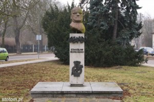Toruń | pomnik Stanisława Moniuszki | widok ogólny | od wschodu | stan na 2016-02-13