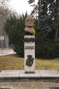 Toruń | pomnik Stanisława Moniuszki | widok ogólny | od wschodu | stan na 2016-02-13