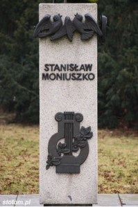 Toruń | pomnik Stanisława Moniuszki | cokół | od wschodu | stan na 2016-02-13