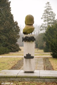 Toruń | pomnik Stanisława Moniuszki | widok ogólny | od zachodu | stan na 2016-02-13