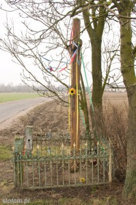 Mierzynek | krzyż | widok ogólny | od północnego-wschodu | stan na 2016-02-13