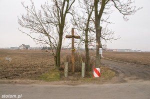 Mierzynek | krzyż | widok ogólny | od południowego-wschodu | stan na 2016-02-13