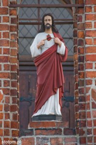 Złotoria | kapliczka z figurą Chrystusa | fragment | od północnego-wschodu | stan na 2015-03-17