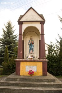 Brzozowo | kapliczka Matki Boskiej Królowej Polski | widok ogólny | od północy | stan na 2016-03-31