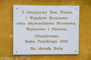 Brzozowo | kapliczka Matki Boskiej Królowej Polski | fragment | od zachodu | stan na 2016-03-31