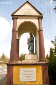 Brzozowo | kapliczka Matki Boskiej Królowej Polski | widok ogólny | od zachodu | stan na 2016-03-31