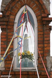 Młyniec Drugi | kapliczka Matki Boskiej | fragment | od północnego-wschodu | stan na 2016-03-18