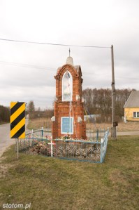 Młyniec Drugi | kapliczka Matki Boskiej | widok ogólny | od południa | stan na 2016-03-18