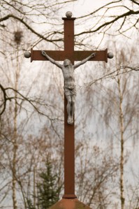 Mierzynek - krzyż - fragment - od północy - stan na 2016-03-18