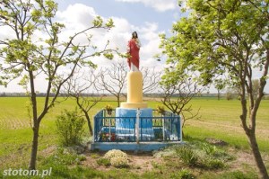 Chrosno | figura Chrystusa | widok ogólny | od północy | stan na 2016-04-21