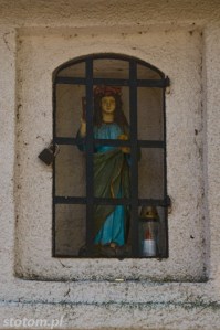 Przeczno | figura św. Rozalii w kapliczce św. Rozalii i św. Rocha | widok ogólny | od północy | stan na 2016-03-31