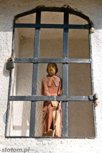 Przeczno | figura św Rocha w kapliczce św. Rozalii i św. Rocha | widok ogólny | od południa | stan na 2016-03-31