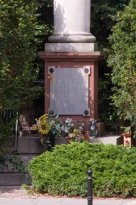 Poznań | figura Matki Boskiej Niepokalanej | fragment | od południa | stan na 2015-08-22