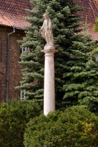 Poznań | figura Matki Boskiej Niepokalanej | widok ogólny | od wschodu | stan na 2015-08-22
