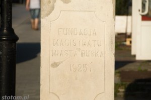 Busko-Zdrój | figura św. Jana Nepomucena | fragment | od zachodu | stan na 2016-07-12