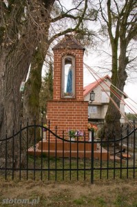 Młyniec Pierwszy | kapliczka Matki Boskiej | widok ogólny | od południowego-wschodu | stan na 2016-03-18